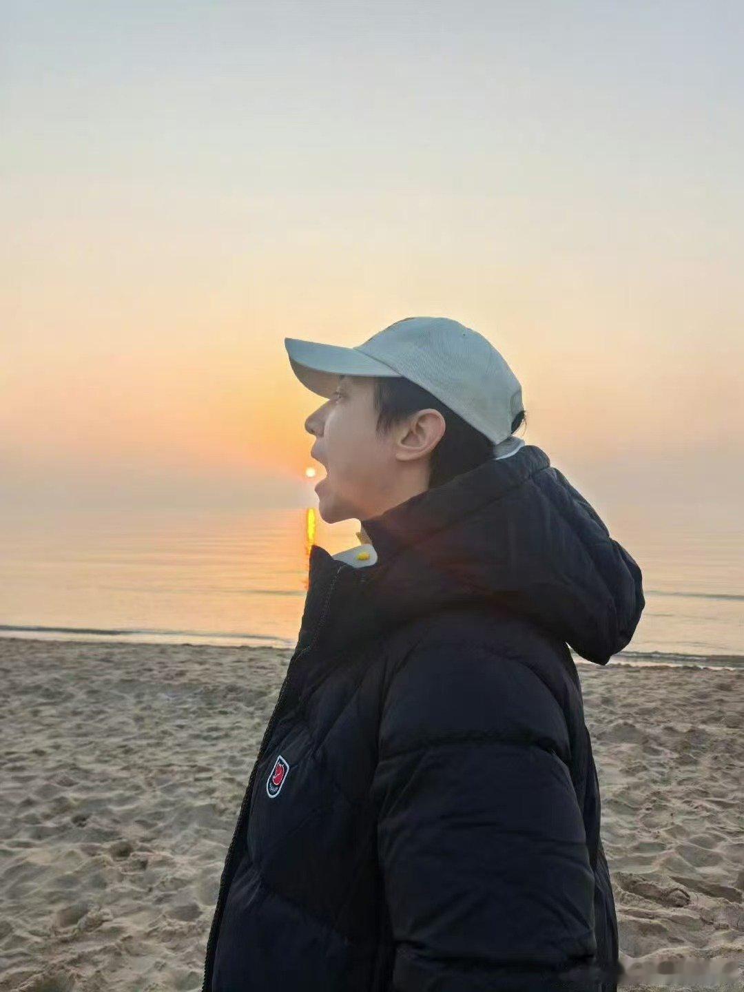 董璇[超话]董璇张维伊实际相处时间才一个月董璇张维伊官宣咯，实际相处一个月，多年