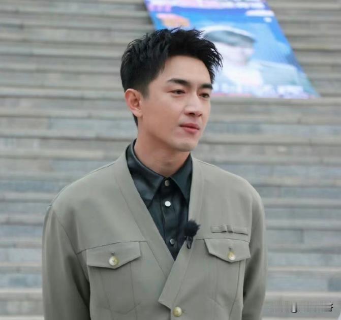 原来，林更新只比张翰小3岁，不说真的会以为不是同龄人啊。