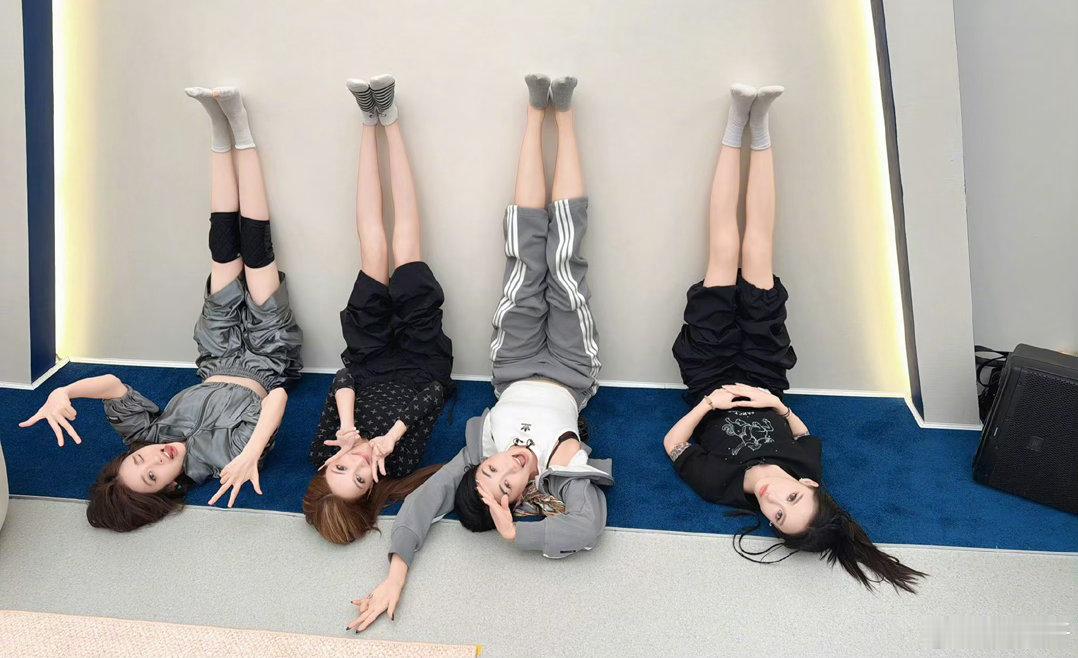 唐艺昕回应没网感袜子跳破这个细节，足以证明私下有多努力 真的很敬业 