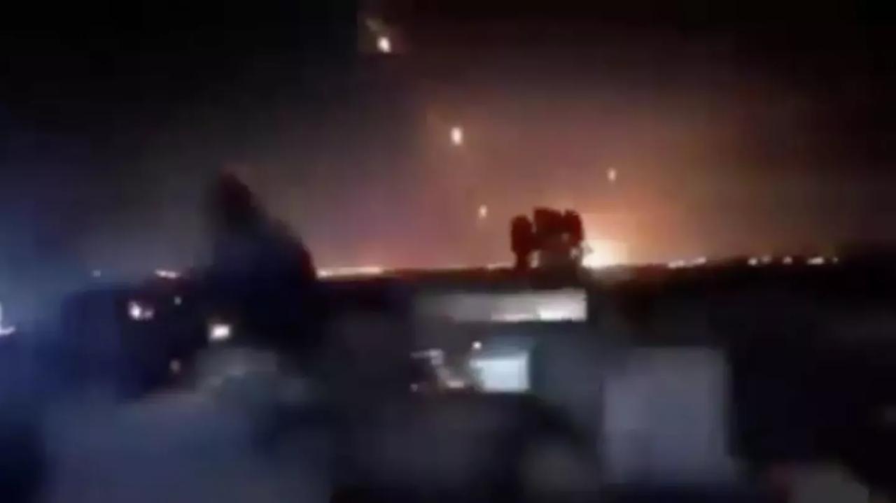 太惨了！伊朗军方：17个美军基地被摧毁，约800人阵亡，美军原来是“纸老虎”
