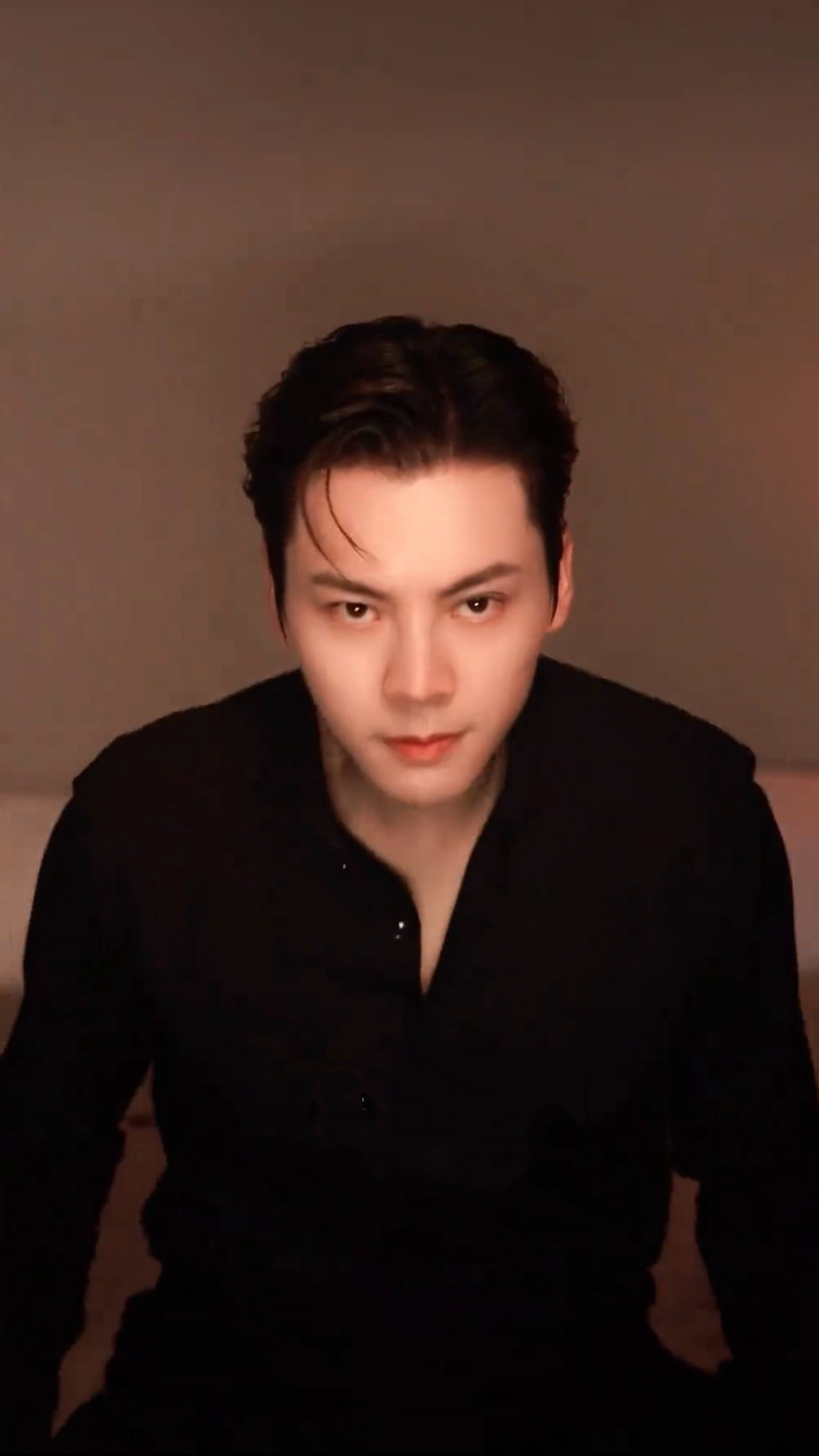陆虎为陈伟霆特别定制的歌曲 陈伟霆新歌首唱是在粉丝群里陈伟霆新歌《乐此不疲》！