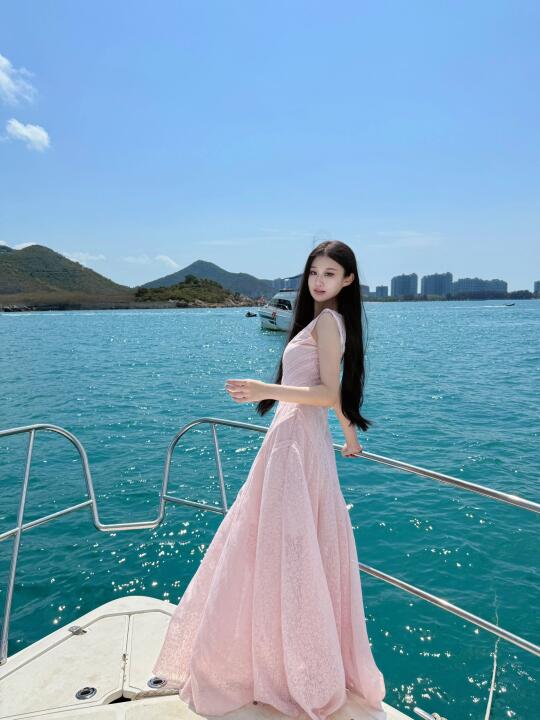 第一次偷穿人类衣服的美人鱼🧜🏻‍♀️