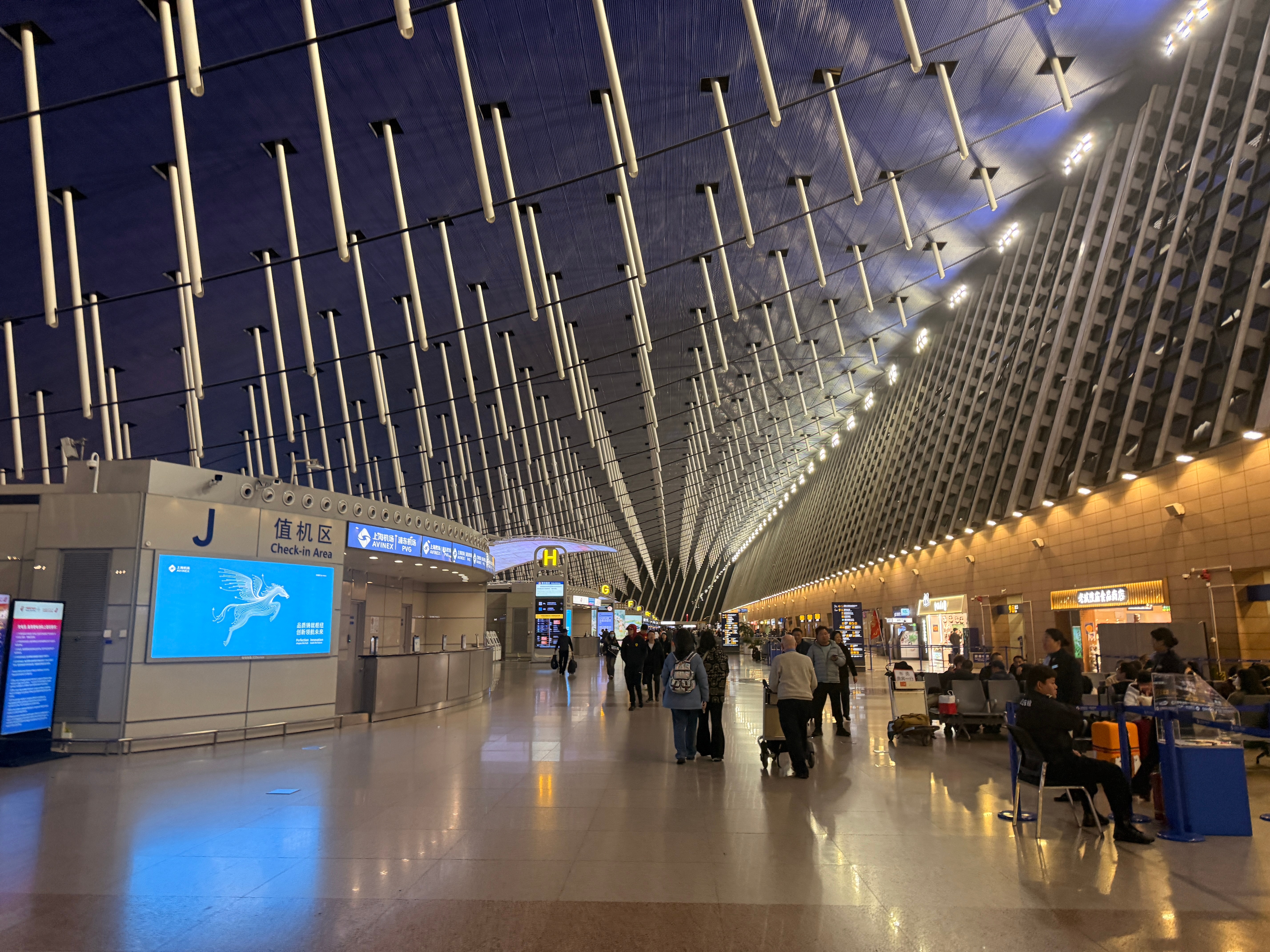 从赛场出来一路换交通工具 黑车/自行车/地铁17:27出场到登机口20:33下次