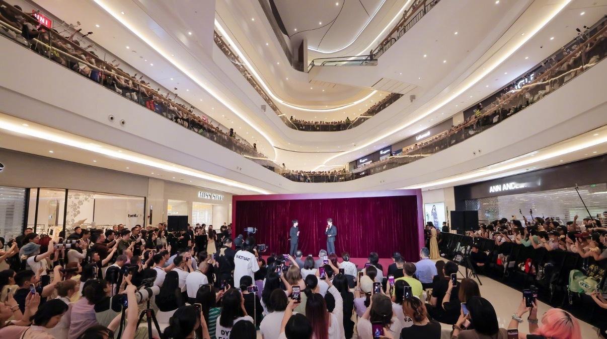 老凤祥丁禹兮金钥匙启运 魔都新晋打卡地+1！8月17日，上海万象城珍品店正式开业