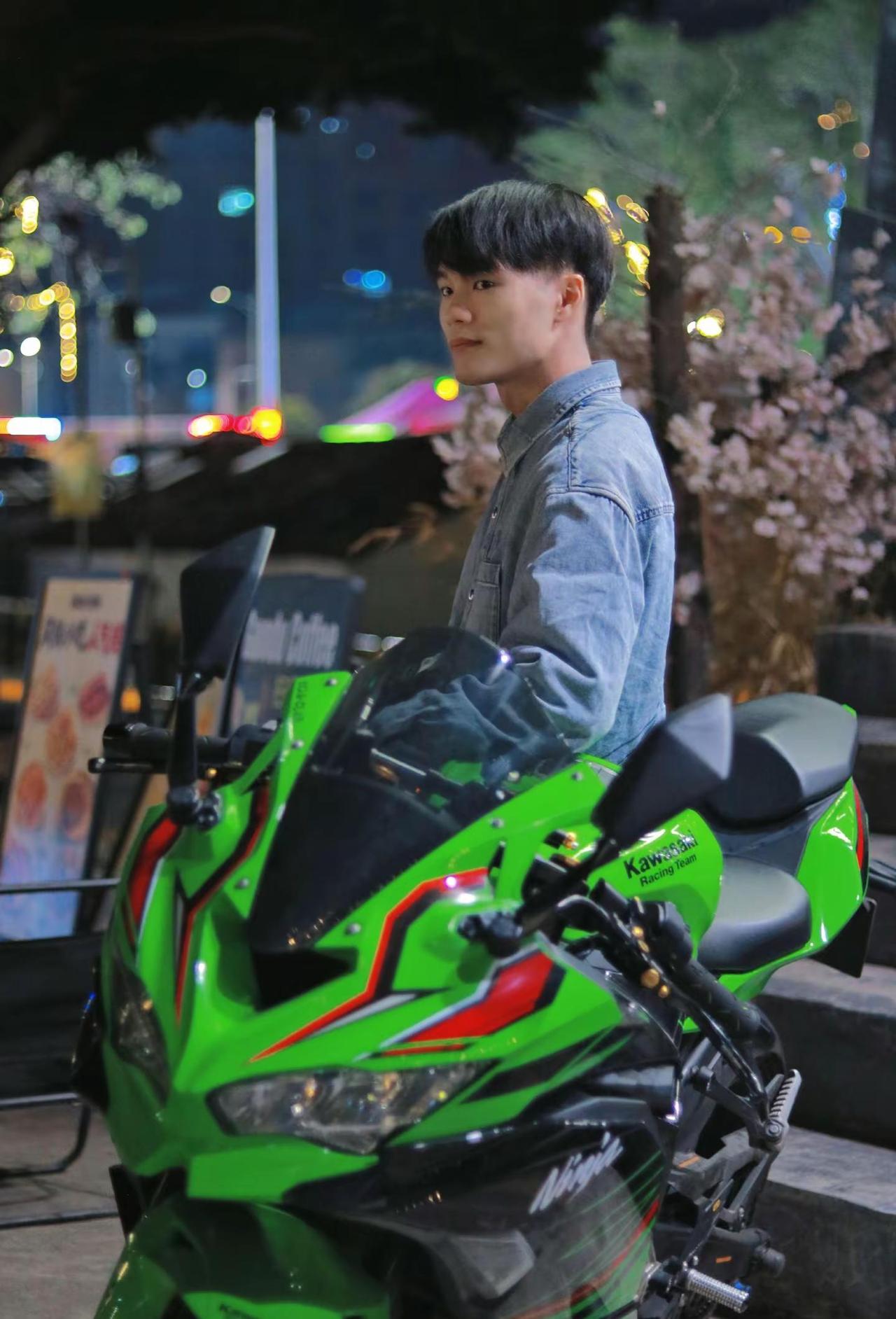 合拍一张。机车 摩托车 摩托车上高速 摩托车能不能上高速