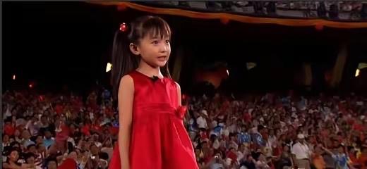 张艺谋最后悔的事，就是用了林妙可，他曾经公开表示："我一直很后悔，要是当年不用林