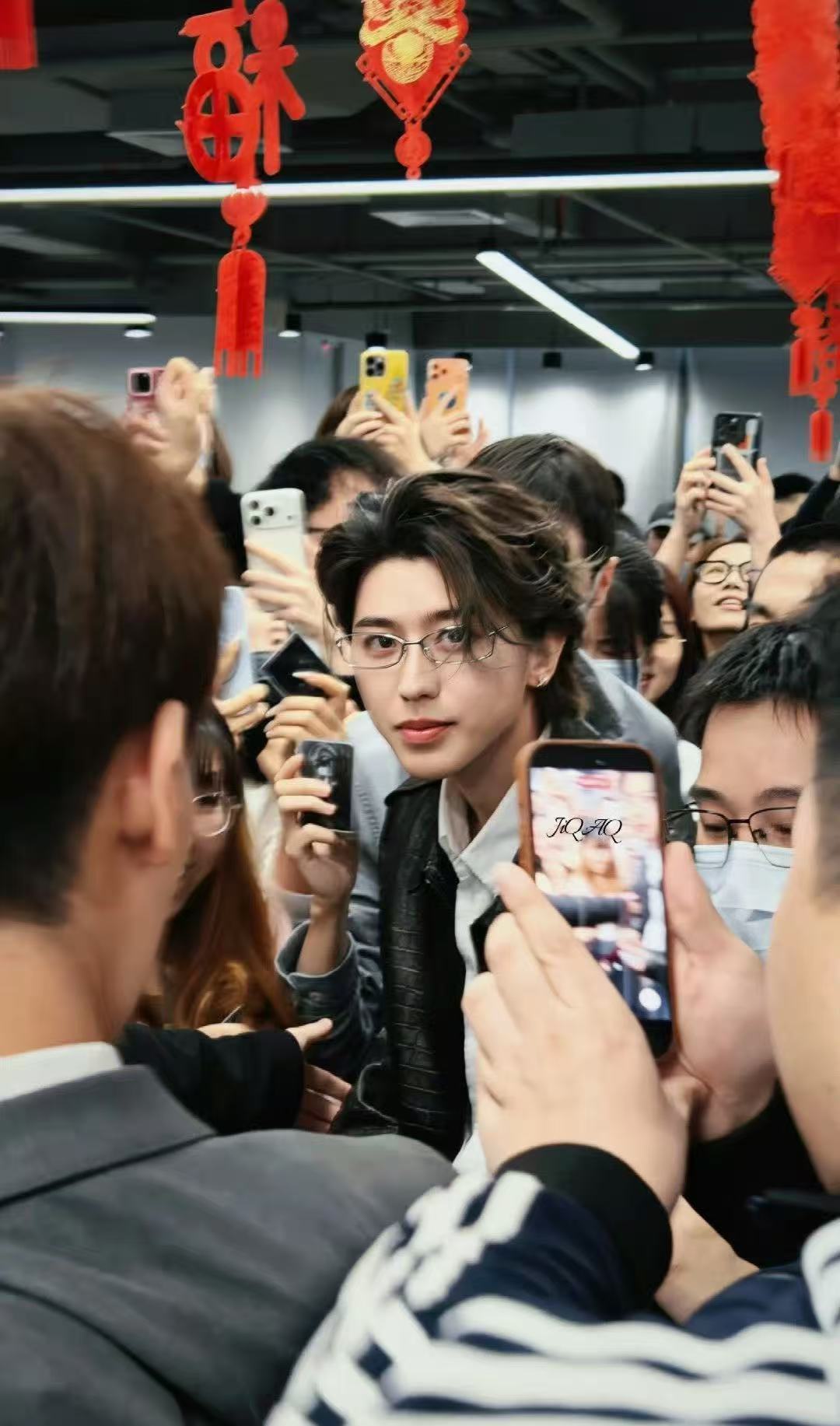 蔡徐坤扫楼刷到蔡徐坤去Tme扫楼了！！现场人气好高啊。 