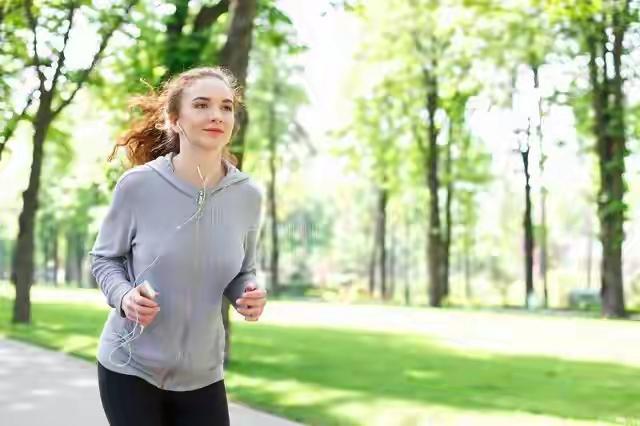 🔥你以为“身体是革命的本钱”只是句口号？

它其实是成年人世界最残酷的“隐形规