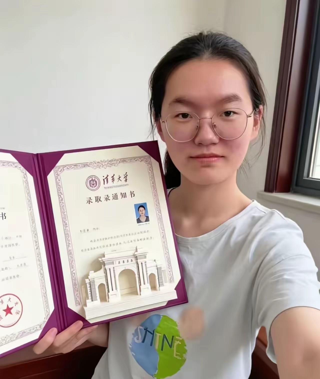 高考699分的河南女孩韩雅平，已经正式被清华大学录取，她所选的专业是临床医学，八