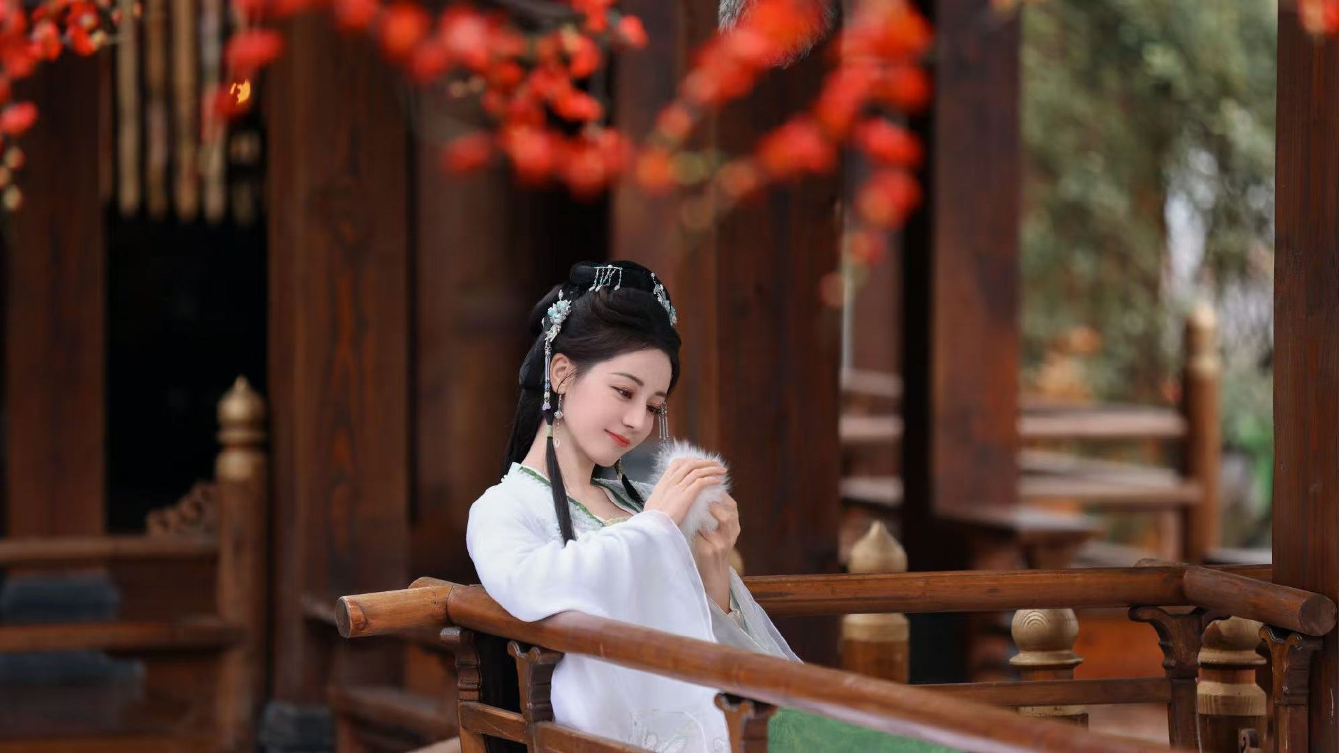 迪丽热巴贺思慕初拥触感迪丽热巴贺思慕有触感了迪丽热巴初拥触感，雨水落掌有了重量。