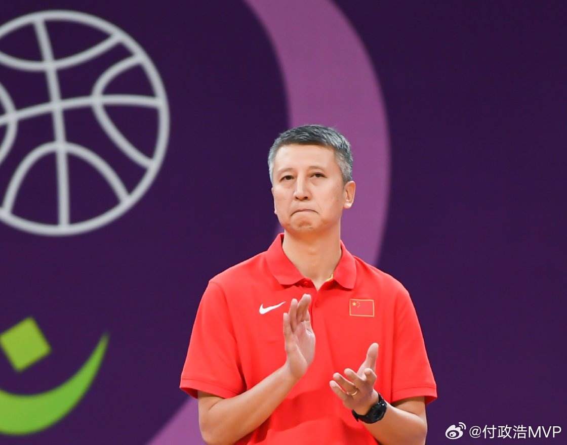 中国男篮主场不敌韩国男篮 球员前三节完全兴奋不起来，动作都是变形的，反倒是第四节