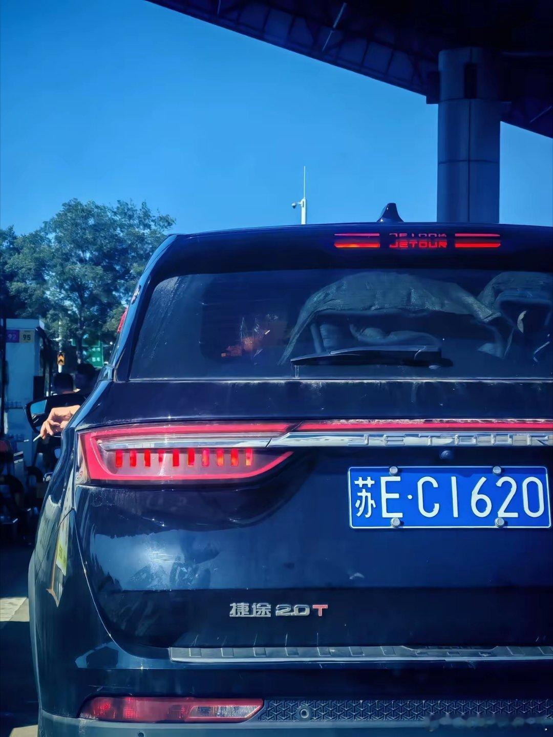 是加油站大胆，还是这位苏州人胆子过人？ ​​​