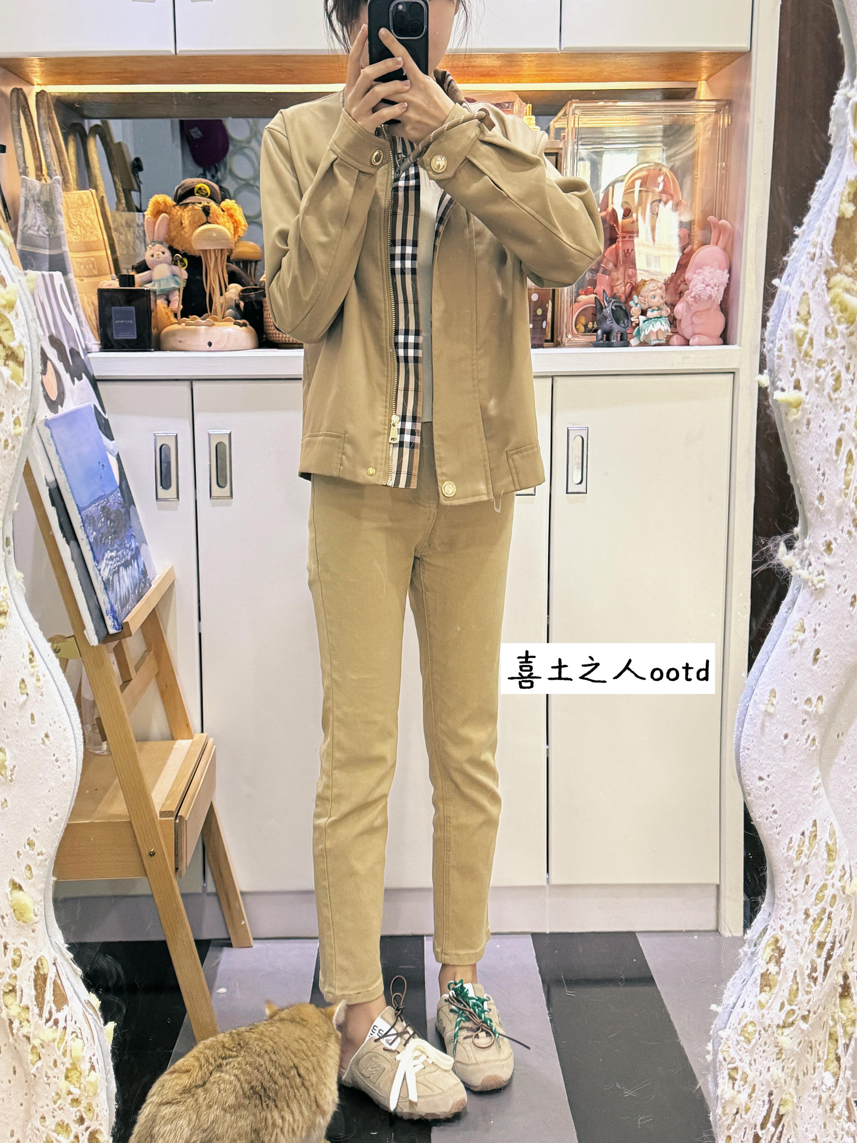 成年人的世界就是废墟上缠彩灯 远远看着才美 ​​​