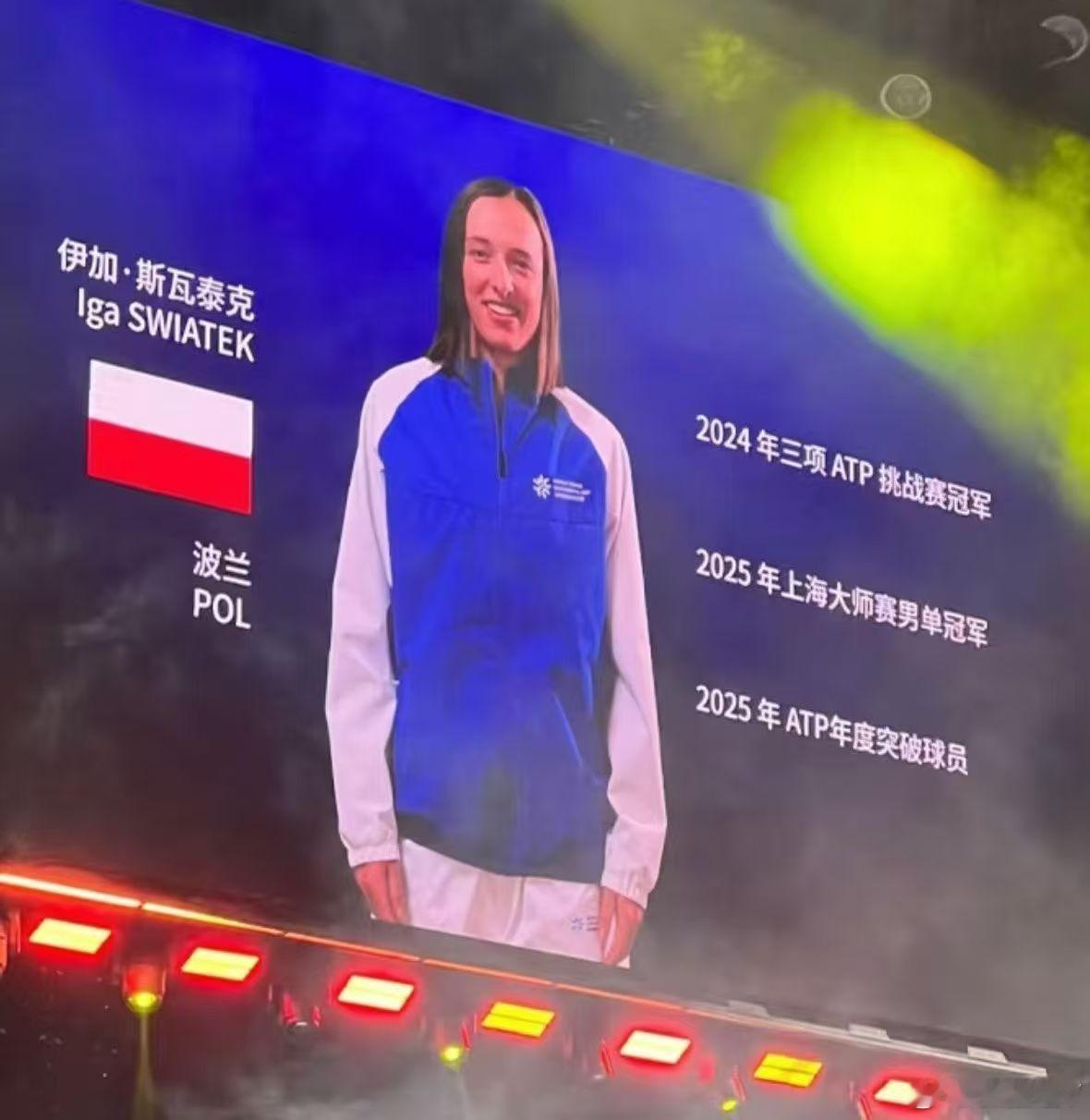 早上好！虽然这两天开打的WTCC世界网球洲际对抗赛已经为今晚的“性别大战”做了好