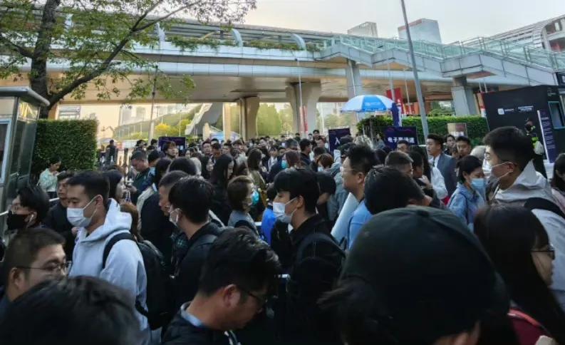 #2023广州车展# 火热开场，各路豪杰齐聚一堂，几个看点：

MPV王座之争：