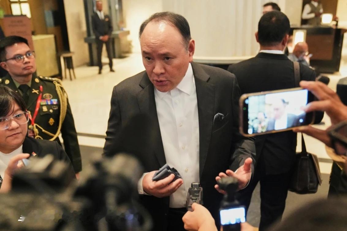 菲律宾称制裁其防长为“不友好的行为”
6月12日，菲律宾政府表示，中国对其国防部