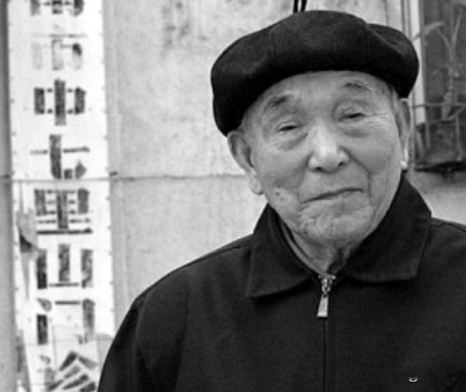 1937年，山东一位老太见到一个昏倒的日军士兵，刚把人带回家，就急忙让儿媳脱光他