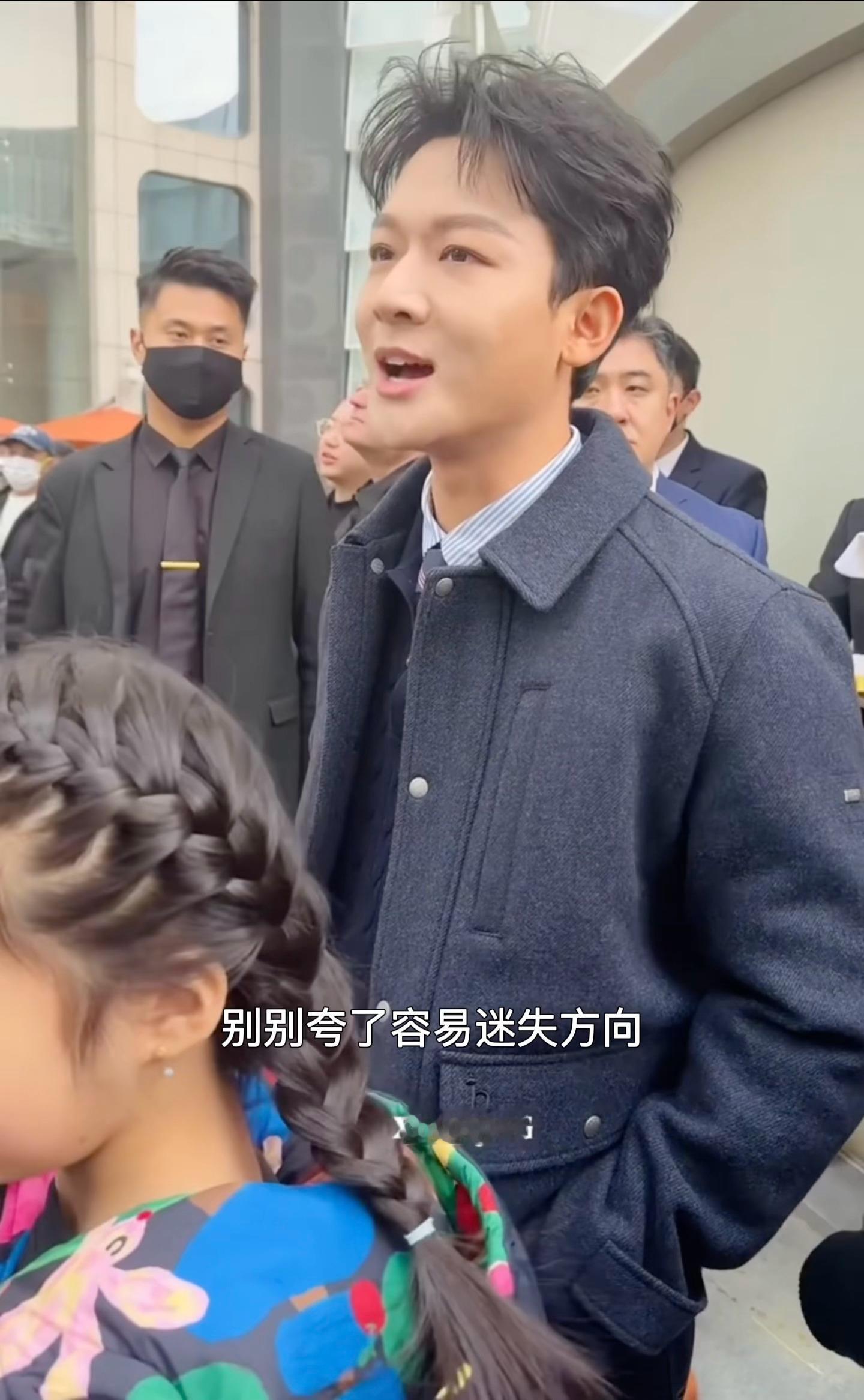 张晚意反矫情式聊天张晚意对抗路宠粉张晚反矫情式聊天笑的吾腹腹痛，哈哈哈哈哈哈哈哈