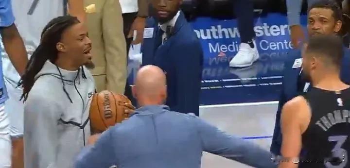 吵吵起来了！今天NBA常规赛独行侠对阵灰熊的比赛结束后发生意外冲突：本场比赛没有