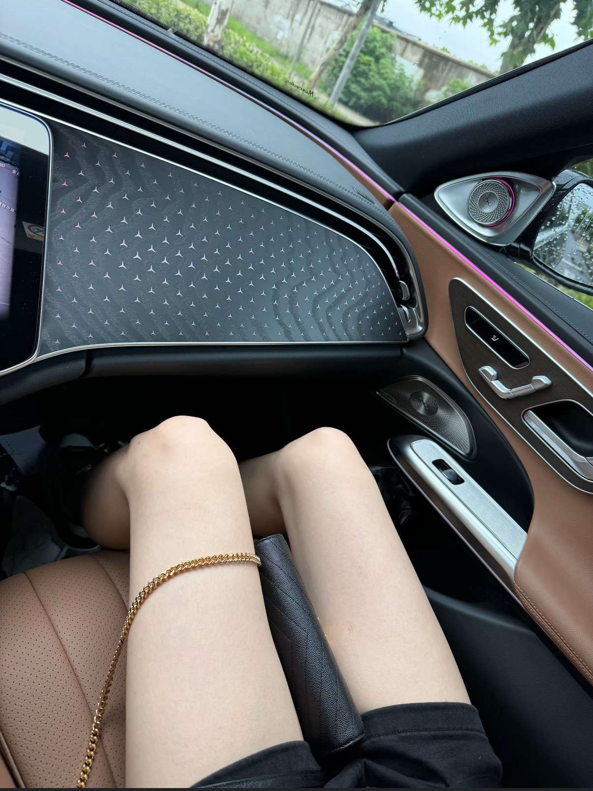 奔驰E级还是要选高配[doge] ​​​