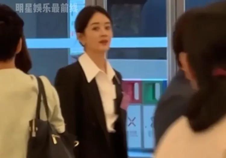 毫无背景的她用一张圆脸在那个瓜子脸的时代杀出一条血路，真的牛[赞][赞][赞]#