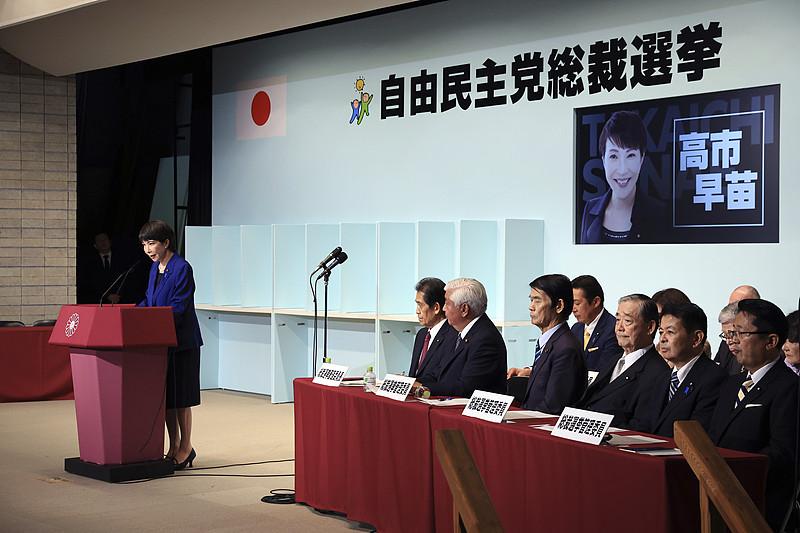 高市早苗暂不亲自参拜靖国神社，哪是什么明智之举，分明是打了一手精明的政治算盘。