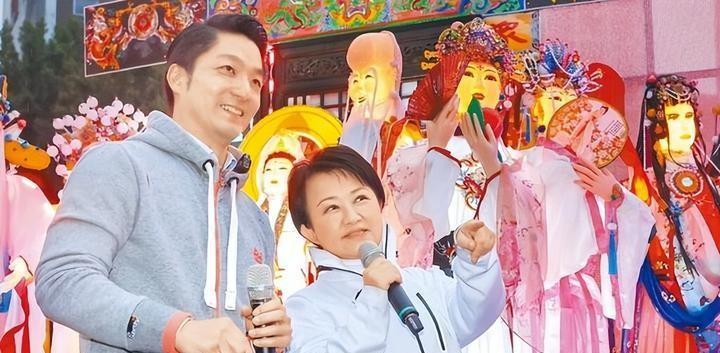 台湾地区毒油事件持续延烧，已从食安问题升级为“内阁”保卫战。台北市长蒋万安昨日开