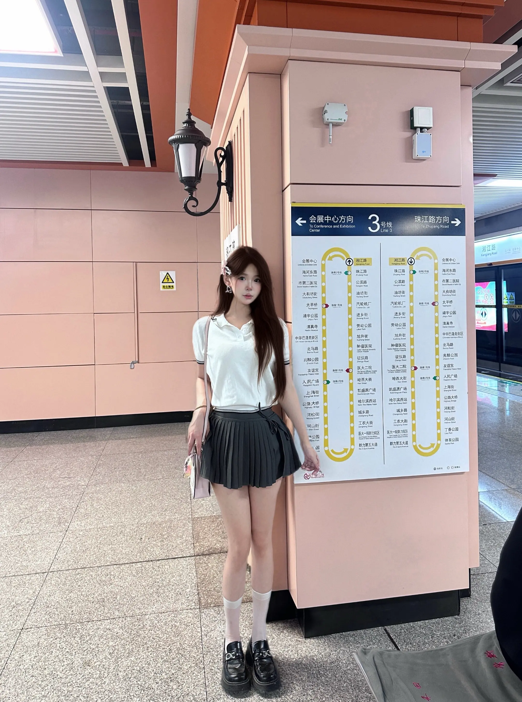 你问我多高 我只能说大概到会展中心吧