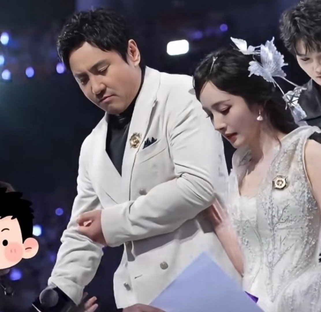 沈腾杨幂商务预热 沈腾杨幂同框就是快乐源泉！一个是长在笑点上的男人，一个是内娱的