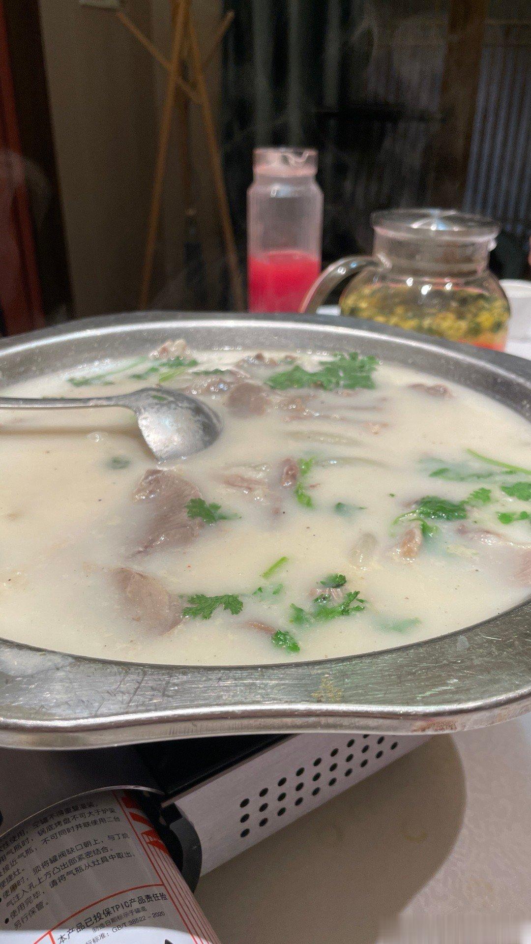 甲状腺结节营养饮食注意事项‼️包括少吃和多吃两个部分：1⃣️ 少吃高糖类食物：糖
