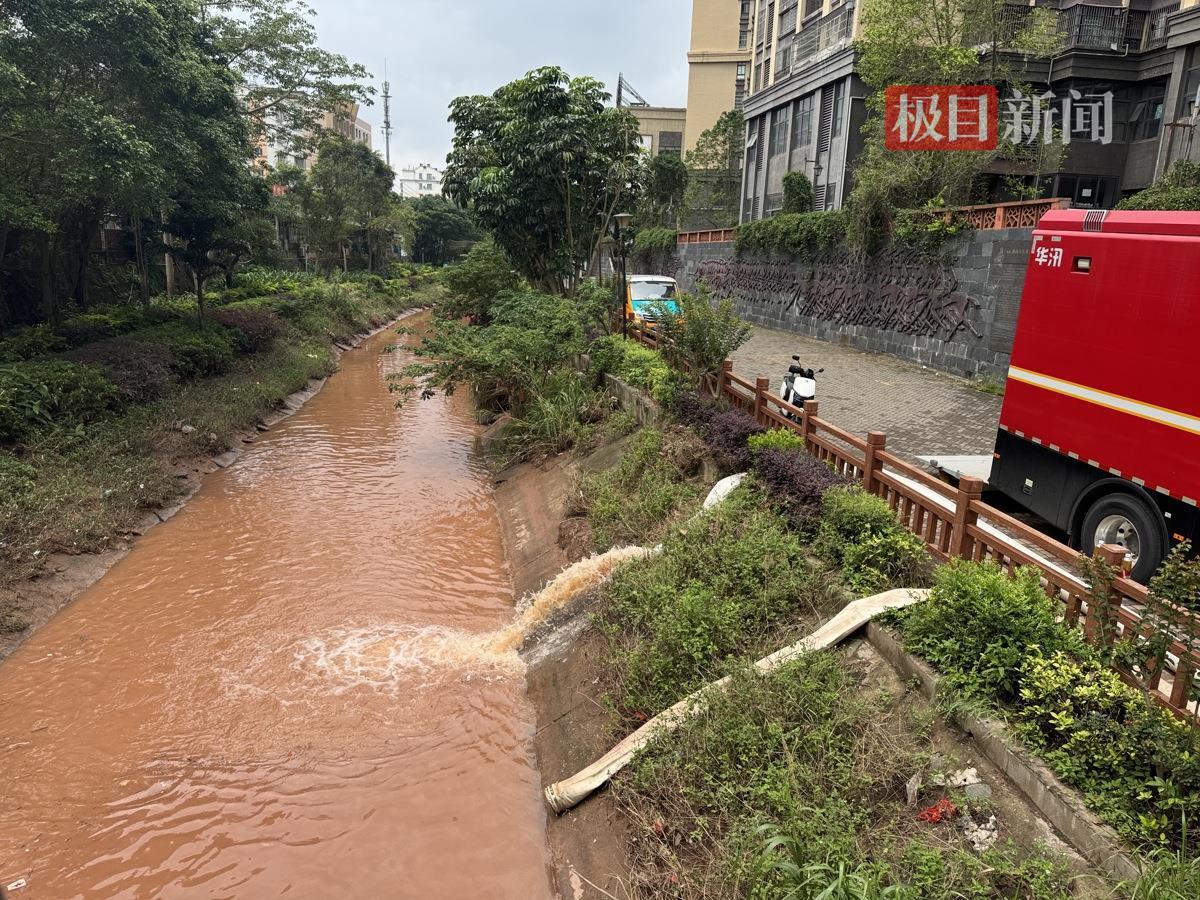 广西钦州，突发大暴雨，最先扛住小区地库 200 多台车被泡压力的不是物业，不是临
