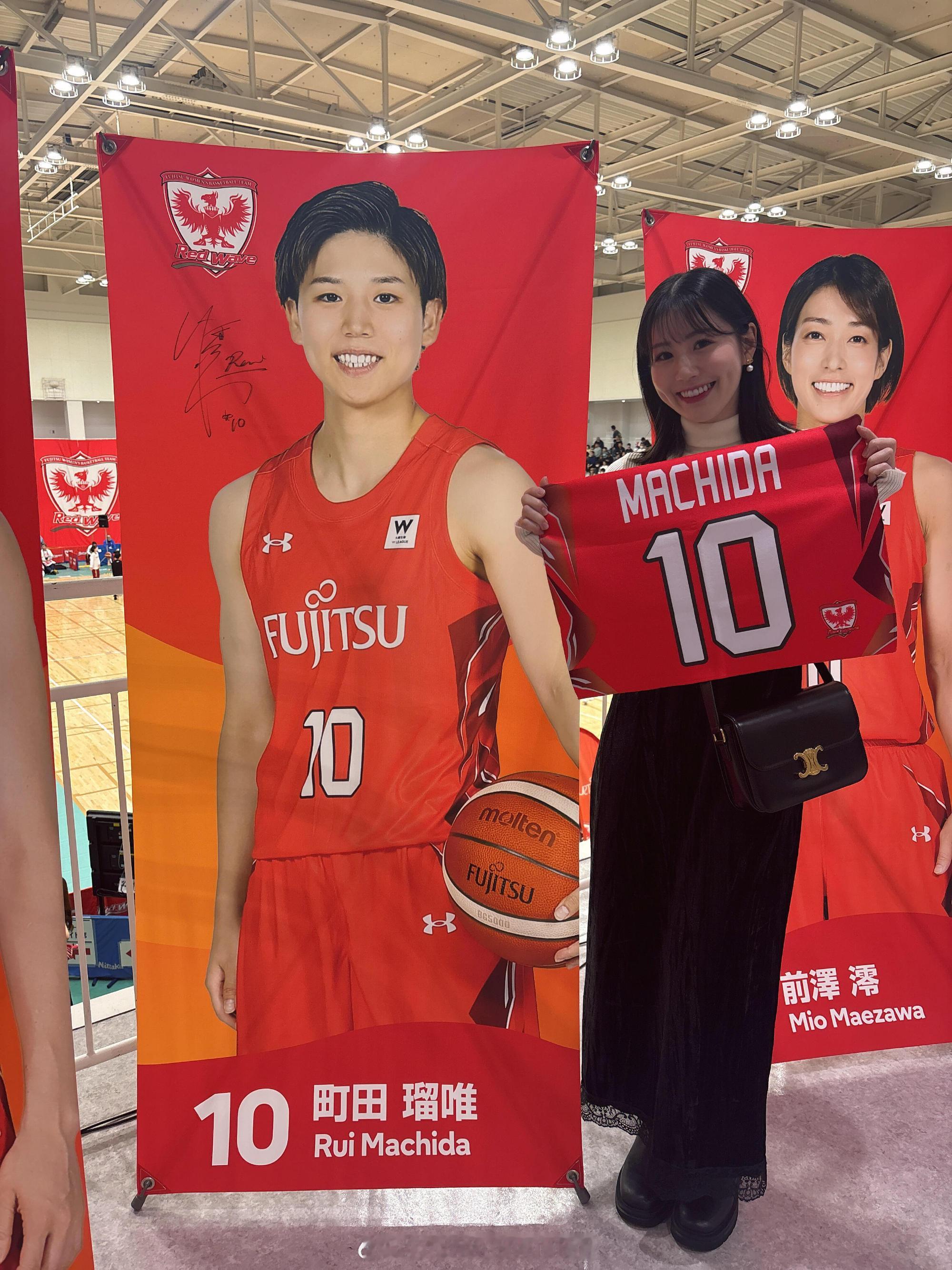 志田千阳ig：和好友一同去看篮球🏀赛啦！志田千阳羽毛球篮球