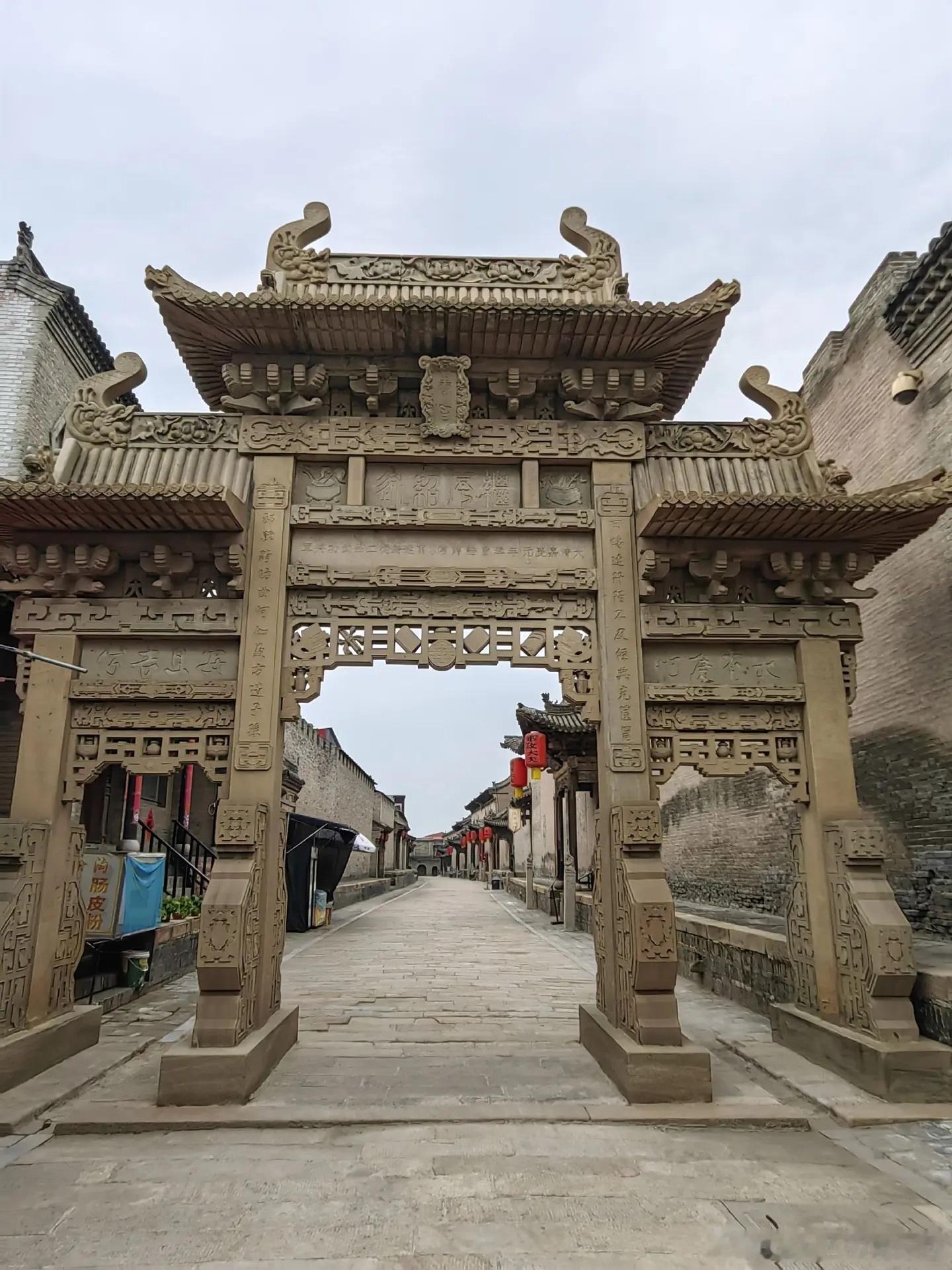 📍山西晋中｜常家庄园，被很多人低估的儒商巨宅都说“乔家一个院，常家两条街”。来