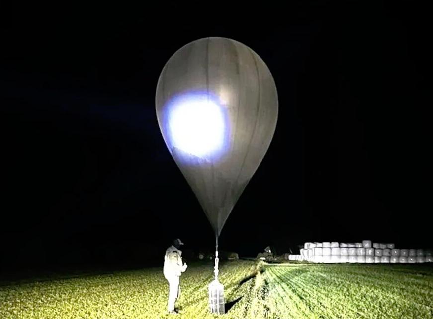 最近波罗的海附近惊现魔幻一幕，北约成员国立陶宛竟被白俄罗斯的“气球大军”逼到宣布