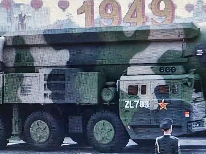 最近美国咋就老觉得背后发毛？原来是五角大楼刚出了份100页的《熊猫军力报告》，把