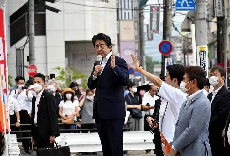 安倍遇刺案要搬上大银幕了，最炸的是选角。 
 
据日本《东京体育》9月2日爆料，