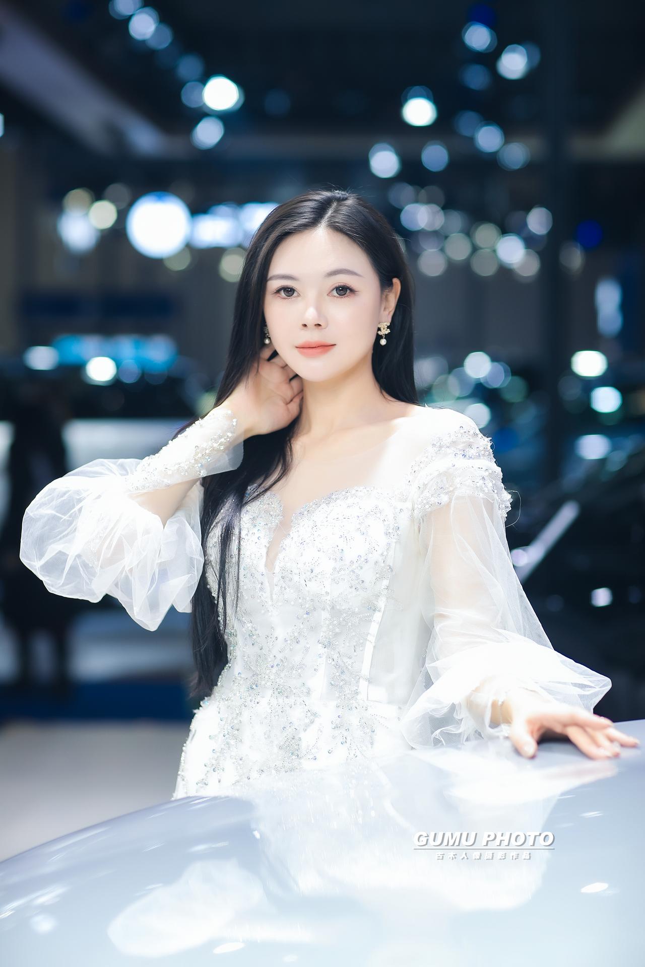 2025重庆汽车消费节星途展台模特小姐姐