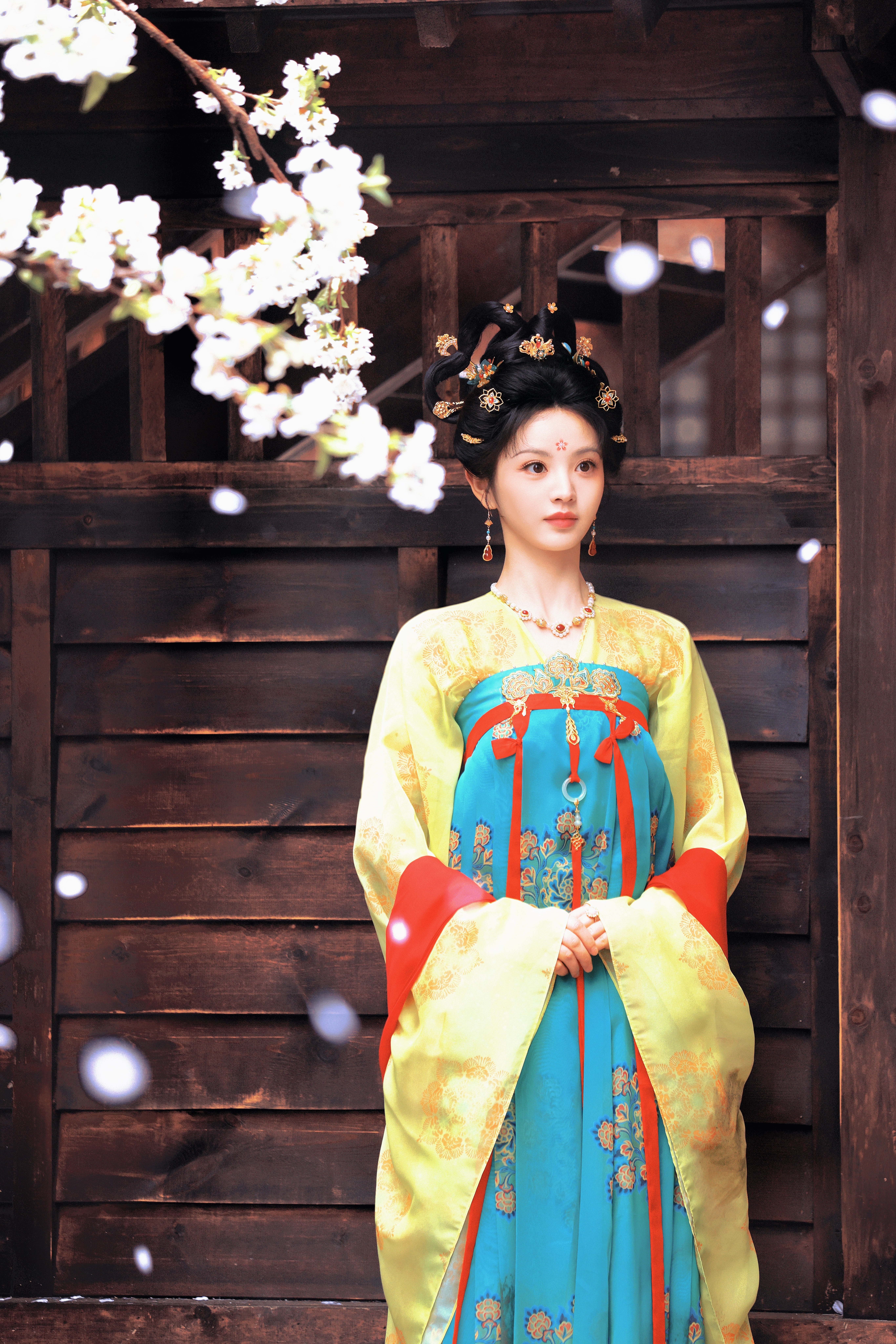 田曦薇 《子夜归》武祯☽ 壁纸-黄衣小合集✨✨✨▷双环髻+黄衣（黄蓝）+红披帛+