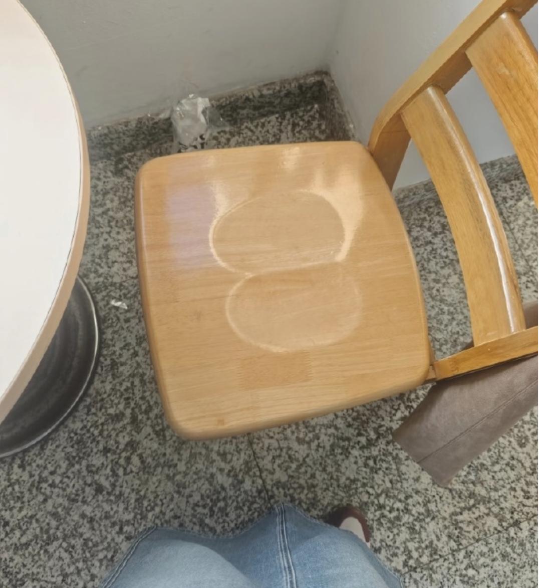厉害了，凳子可以坐出这样