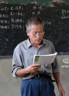 方圆天地，为头条联友对联∴
工资六千房租五千八，
余额两百度日三十天。