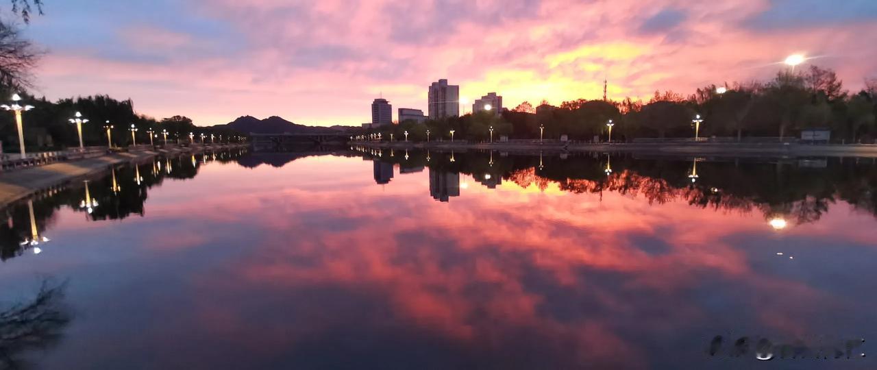 梦幻的天空，迷人的密云，城市风景，生态环境！