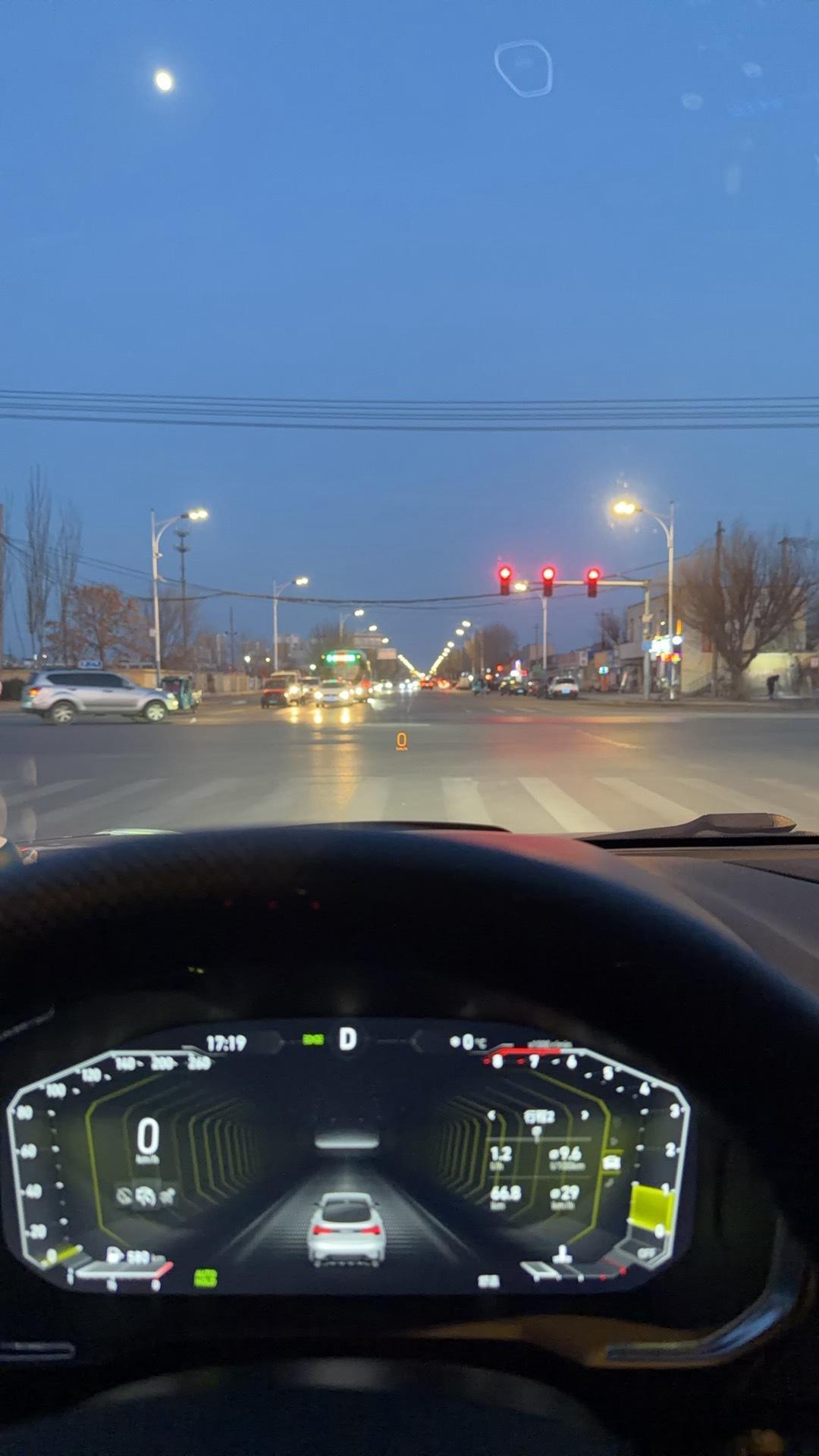 咱就是说，元旦回老家，没和爸妈提前说，现在睡沙发这一块儿……好吧好吧好吧……蘑菇