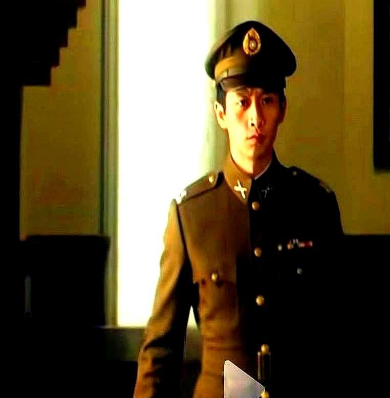 张译演戏，人就在片场；流量明星，脸是AI换的，身是替身撑的。
观众不傻，弹幕里骂