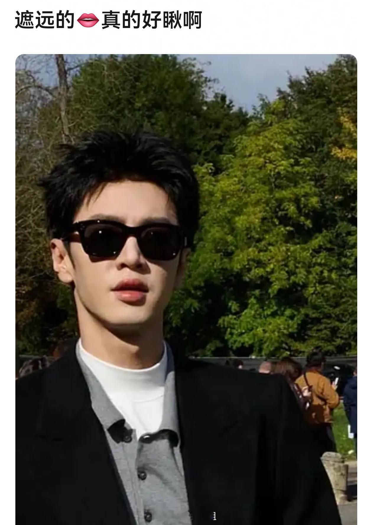 这就是为什么言情小说男主都是锋利的薄唇。。。 ​​​