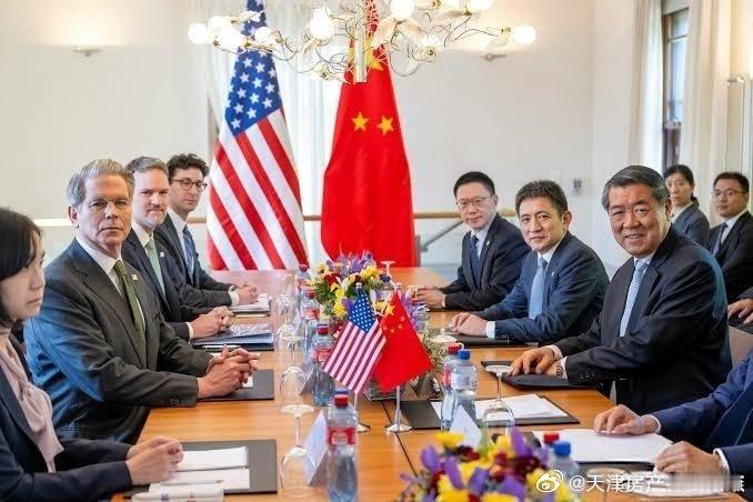 吉隆坡会谈后，中国代表满面春风，从容自信。而美国代表贝森特则满脸凝重、快速消失。