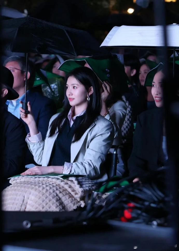 刘浩存的外貌条件真的很优越，在人群中最突出的存在 