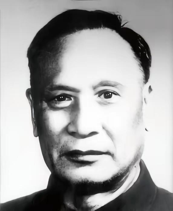 1949年9月，毛人凤拿着一份四百多人的枪决名单让卢汉签字，卢汉以证据不足拒绝签
