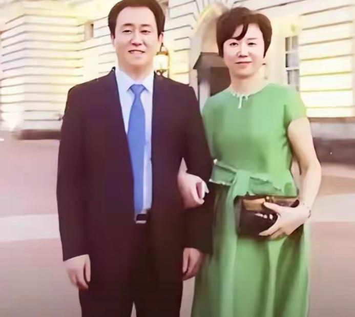 许家印的23亿美元，藏不住了！
网友评论：值得一提的是，许家印的前妻丁玉梅也深陷