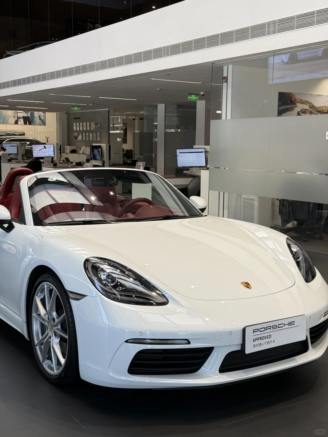 718 boxster 白红 23.5月上牌5K公里