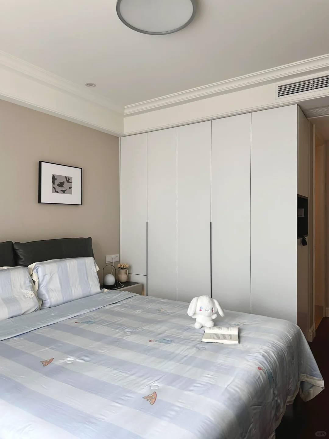 谁懂啊😭初夏的10㎡极简主卧也太舒服了吧~